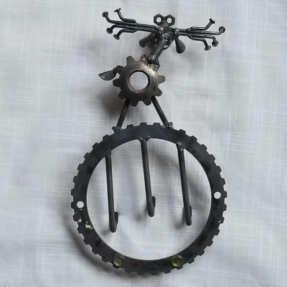 ๐ UNIQUE Handmade Moose Screws & Nails Key Holder - Picture 7 of 10